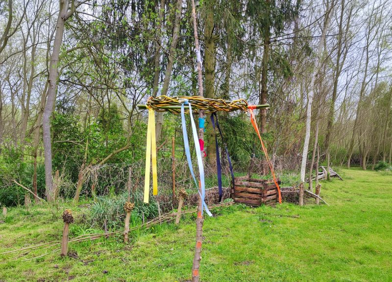 Yupa Tree – schamanischer Maibaum mit Bändern