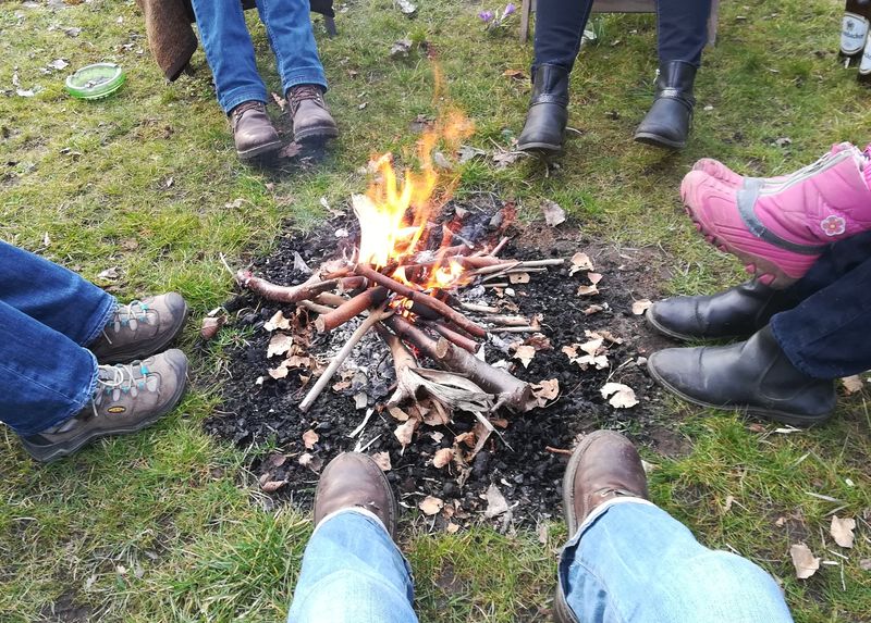 Feuerkreis bei einer schamanischen Zeremonie